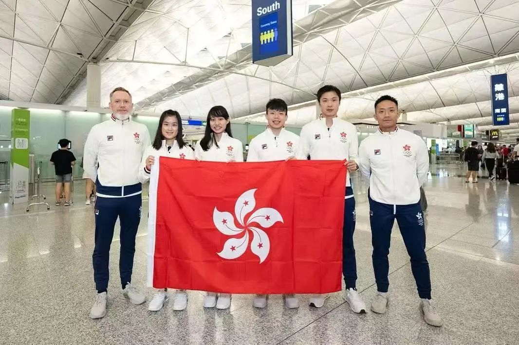 中国香港代表团启程